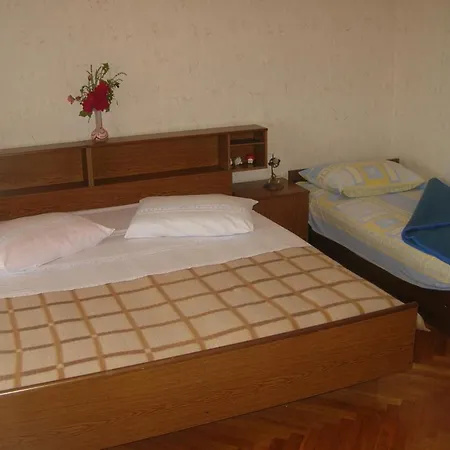 With Terrace And Sea View Apartman Brodarica